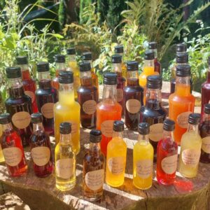 Zdrowotne wyciągi z ziół i owoców.